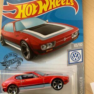 Hot Wheels 1:64 Striped Volkswagen SP2 NEW IN PACKAGE